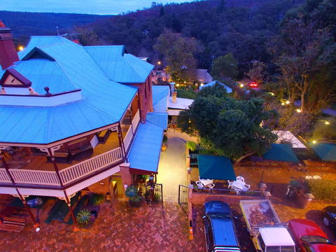 Mundaring Weir Hotel - New Castle Holiday 0