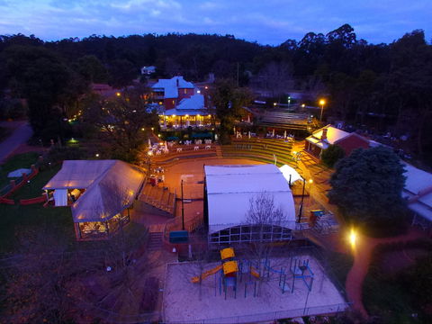 Mundaring Weir Hotel - New Castle Holiday 1