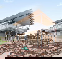 Neighbour Avenue - New Castle Holiday