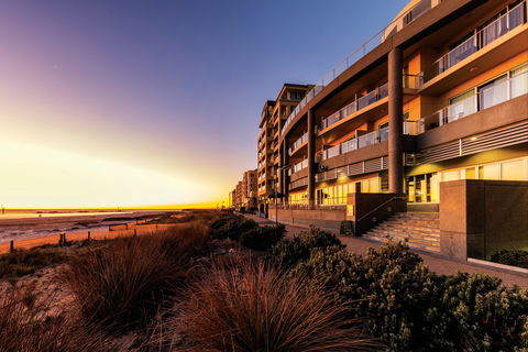 Oaks Glenelg Plaza Pier Suites - New Castle Holiday 0