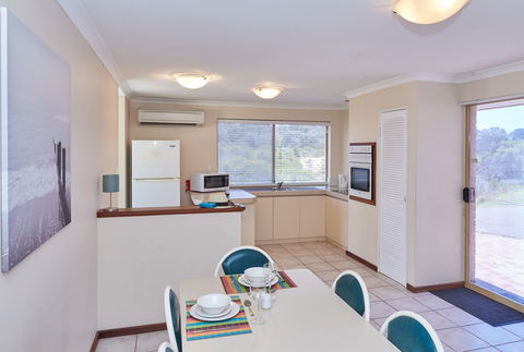 Preston Beach Front Apartment - New Castle Holiday 1