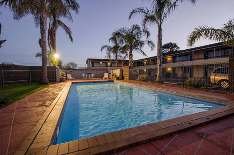 Red Carpet Motel - New Castle Holiday 1