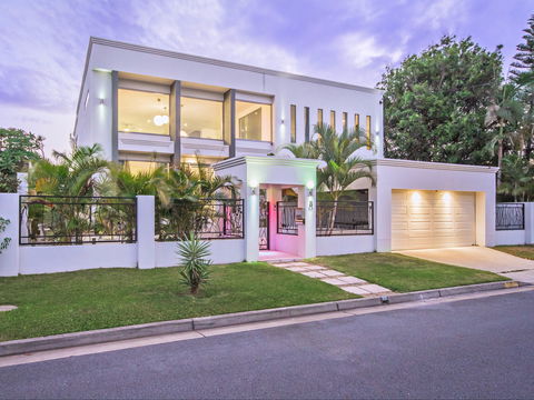 Riviera Waters Broadbeach - Vogue Holiday Homes - New Castle Holiday 0