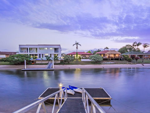 Riviera Waters Broadbeach - Vogue Holiday Homes - New Castle Holiday 2