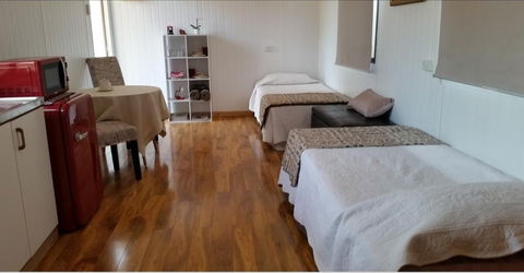 Rockinghorse Restorations Accommodation - New Castle Holiday 0