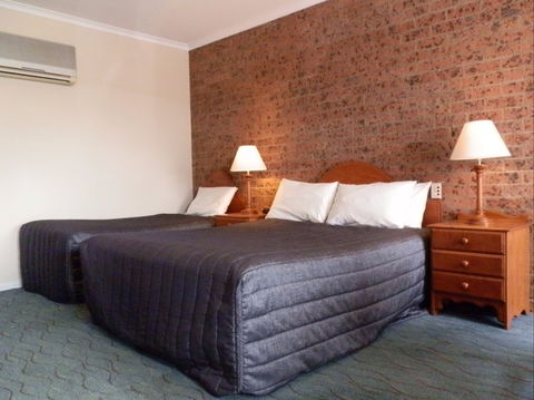 Swaggers Motor Inn - New Castle Holiday 2
