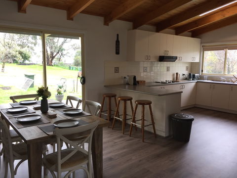 Swagman Homestead At Stockman's Ridge Wines - New Castle Holiday 2