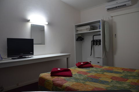 Travelway Motel - New Castle Holiday 2