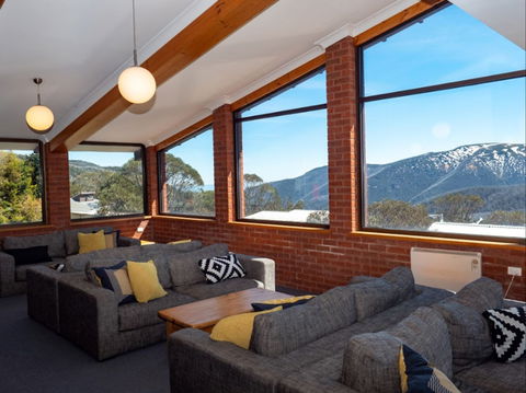 Viking Alpine Lodge - New Castle Holiday 0
