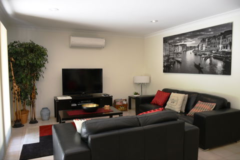 Wagga Riverside Apartments - New Castle Holiday 2