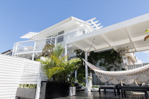 White Beach Cottage - The Perfect Beach Getaway - New Castle Holiday 0