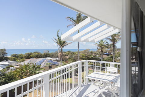 White Beach Cottage - The Perfect Beach Getaway - New Castle Holiday 1