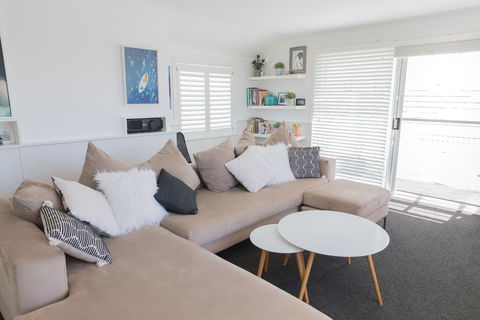 White Beach Cottage - The Perfect Beach Getaway - New Castle Holiday 2