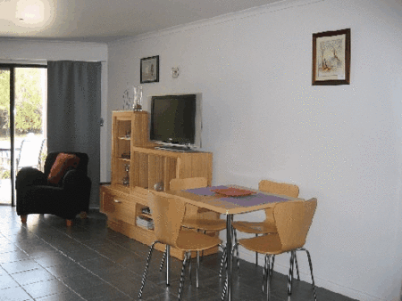 Wrens On Glenelg - New Castle Holiday 3