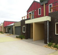 The Lakes Apartments - New Castle Holiday
