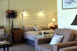 Courtside Cottage Bed And Breakfast - New Castle Holiday 1
