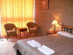 Warrina Motor Inn - New Castle Holiday 1