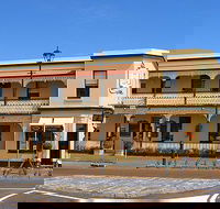 Seaview House - New Castle Holiday