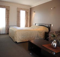 Seymours On Lydiard - New Castle Holiday