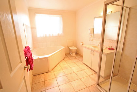 Beachcomber Motel And Apartments - New Castle Holiday 5