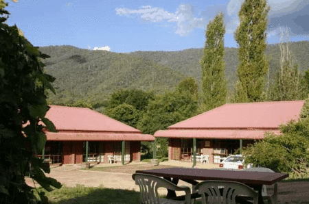 The Snowline Hotel - New Castle Holiday