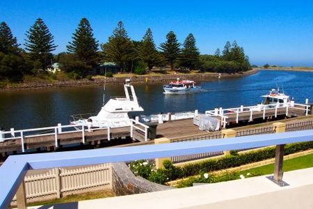 Dockside Waterfront Indulgence - New Castle Holiday 1
