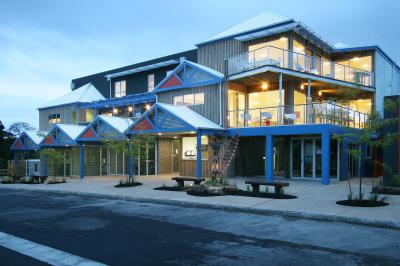 The Island Accommodation - New Castle Holiday 0