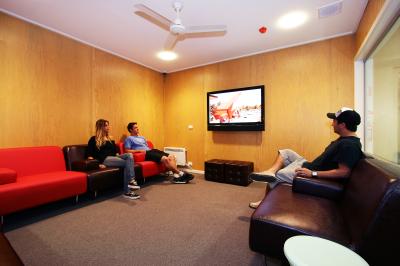 The Island Accommodation - New Castle Holiday 5