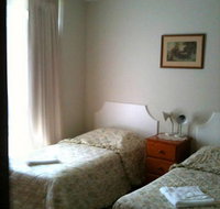 Camellia Court House and Holiday Apartments - New Castle Holiday