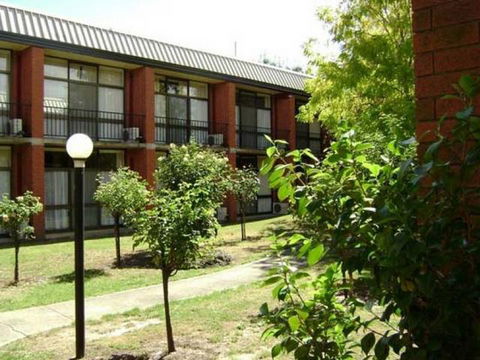 Moe Motor Inn - New Castle Holiday 1