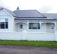 Calgary House  Cottage Accommodation - New Castle Holiday