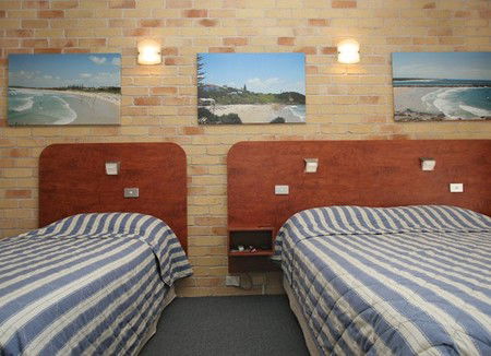 Yamba Beach Motel - New Castle Holiday 4