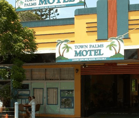 Town Palms Motel - New Castle Holiday