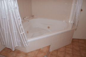 Burke  Wills Motor Inn - New Castle Holiday