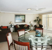 Burleigh Surf Beachfront Apartments - New Castle Holiday