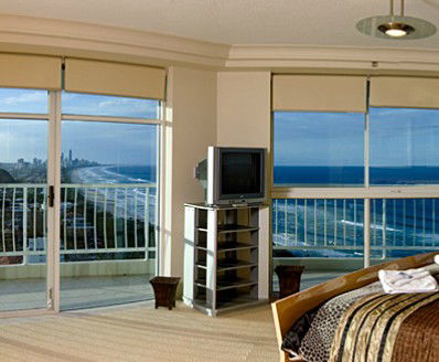 Burleigh Surf Beachfront Apartments - New Castle Holiday 3