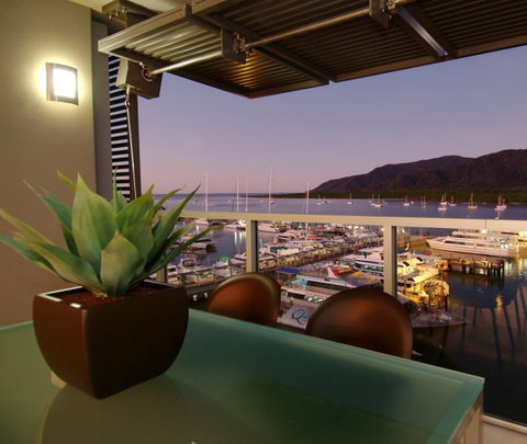 Cairns Luxury Apartments, Harbourlights Complex - New Castle Holiday 3