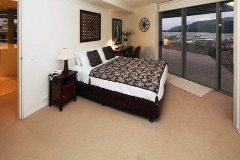 Cairns Luxury Apartments, Harbourlights Complex - New Castle Holiday 5