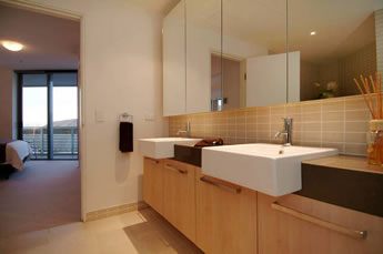 Cairns Luxury Apartments, Harbourlights Complex - New Castle Holiday 9
