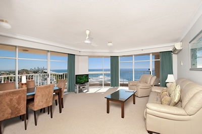 Burleigh Surf Beachfront Apartments - New Castle Holiday 5