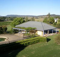 Tranquil Vale Vineyard - New Castle Holiday