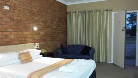 AA Hilldrop Motor Inn - New Castle Holiday 0