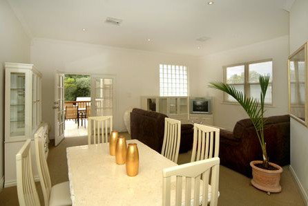 Michelle's Garden Apartments - New Castle Holiday 2