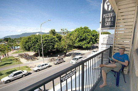 Global Backpackers - New Castle Holiday 1