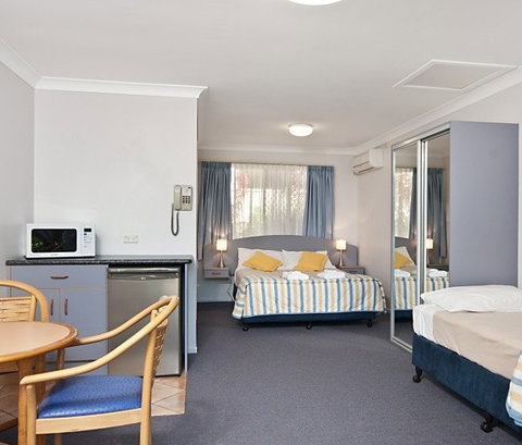 Dolphins Motel - New Castle Holiday 4