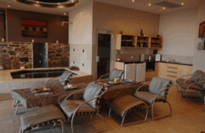 Breathtaker On High Spa Retreat - New Castle Holiday 1