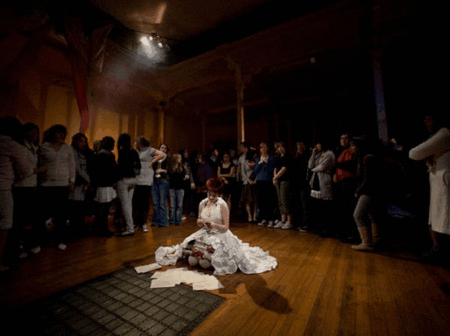 Zen Zen Zo Physical Theatre - New Castle Holiday 2