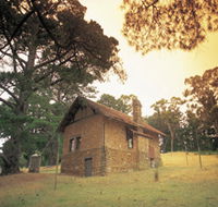 Heysen - The Cedars - New Castle Holiday