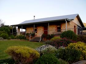 Leasingham SA New Castle Holiday