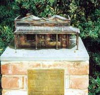 Sculpture Of Beetaloo Reservoir Hotel - New Castle Holiday